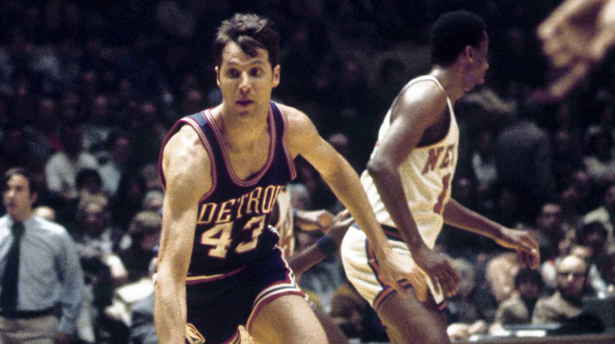 Detroit Pistons forward Terry Dischinger (43) in action against the New York Knicks at Madison Square Garden.