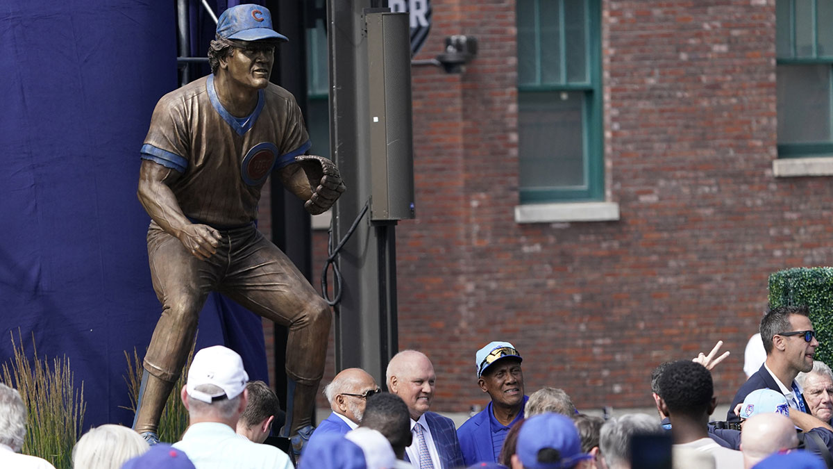 Ryne Sandberg (center) stands in front of his statue during the dedication ceremony before the game between the Chicago Cubs and the New York Mets at Wrigley Field.