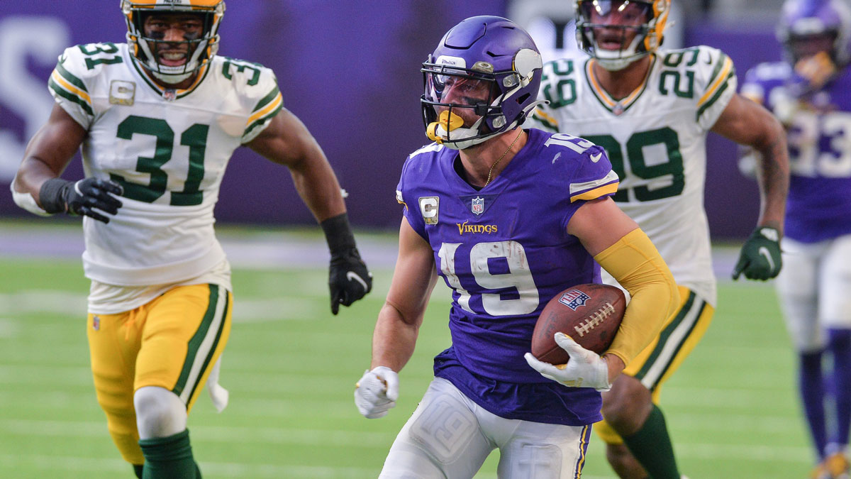 Minnesota Vikings wide receiver Adam Thielen (19) and Green Bay Packers safety Adrian Amos (31) and cornerback Rasul Douglas (29) in action at U.S. Bank Stadium.