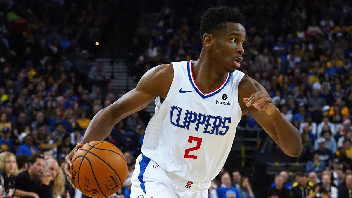 Thunder guard Shai Gilgeous-Alexander (2) drives in against the Golden State Warriors during the second quarter at Oracle Arena with Clippers head coach Tyronn Lue in the background