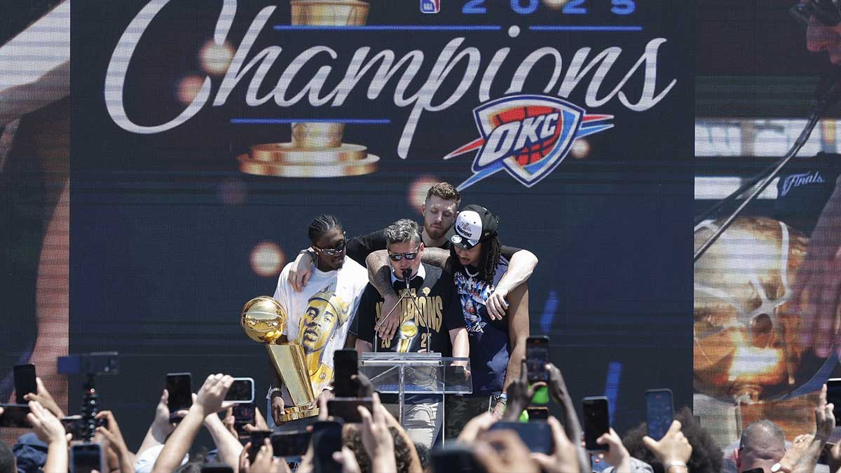 Thunder forward Jalen Williams, left, Oklahoma City Thunder center Isaiah Hartenstein, back, and Oklahoma City Thunder forward Jaylin Williams, right, gather around Oklahoma City Mayor David Holt during the Oklahoma City Thunder Champions parade closing ceremony at Scissortail Park