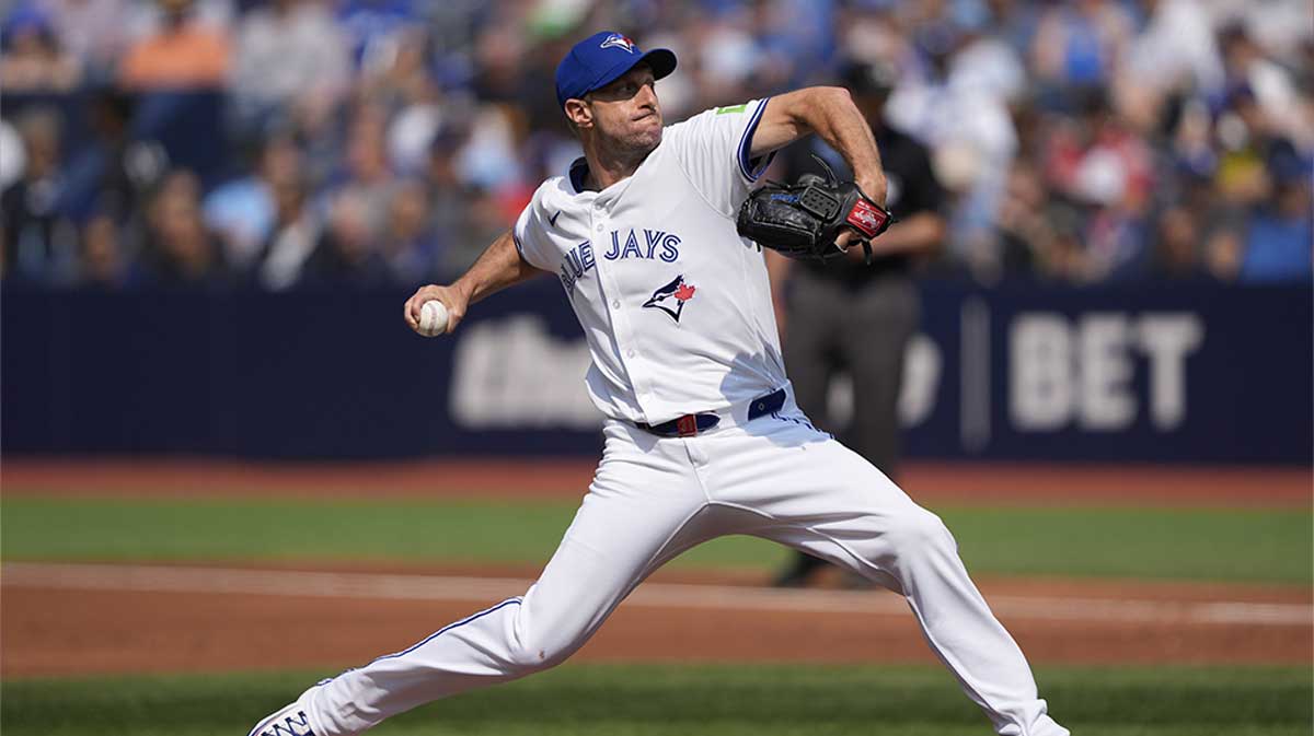 Toronto Blue Jays starting pitcher Max Scherzer (31) pitches to the Chicago Cubs during the third inning at Rogers Centre.