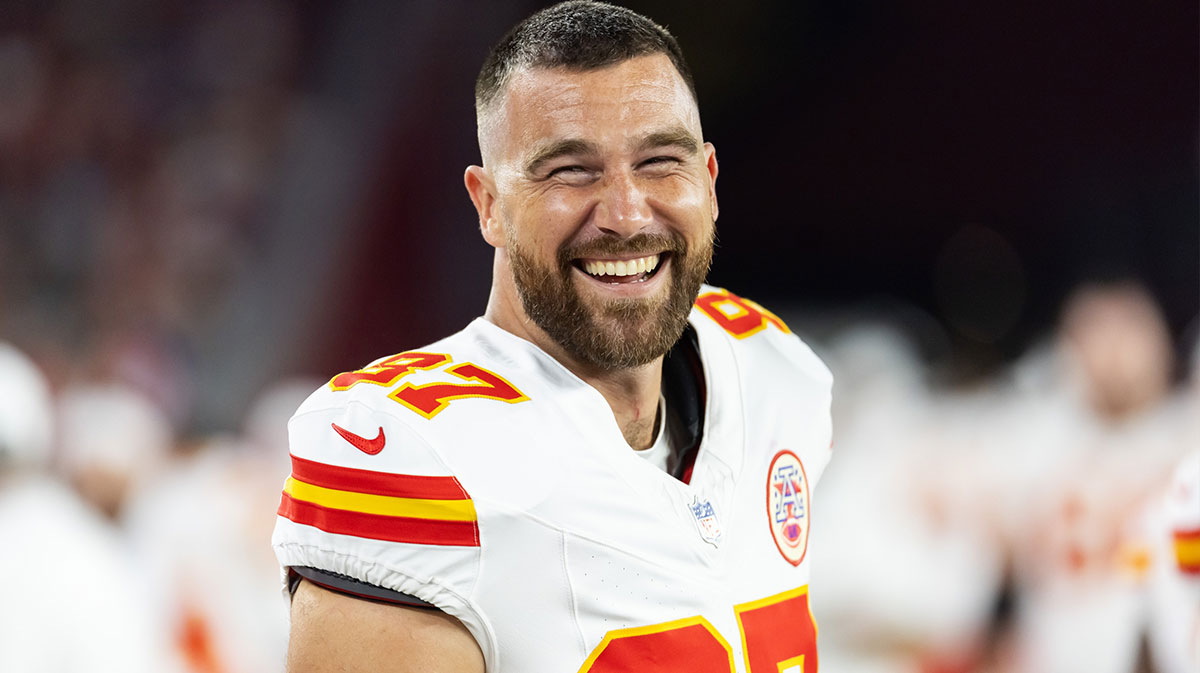 Kansas City Chiefs tight end Travis Kelce (87) against the Arizona Cardinals during a preseason NFL game at State Farm Stadium.