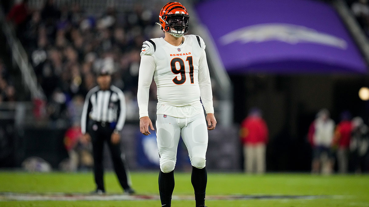 Cincinnati Bengals defensive end Trey Hendrickson (91) paces behind the line in the second quarter of the NFL Week 11 game between the Baltimore Ravens and the Cincinnati Bengals at M&T Bank Stadium in Baltimore on Thursday, Nov. 16, 2023.