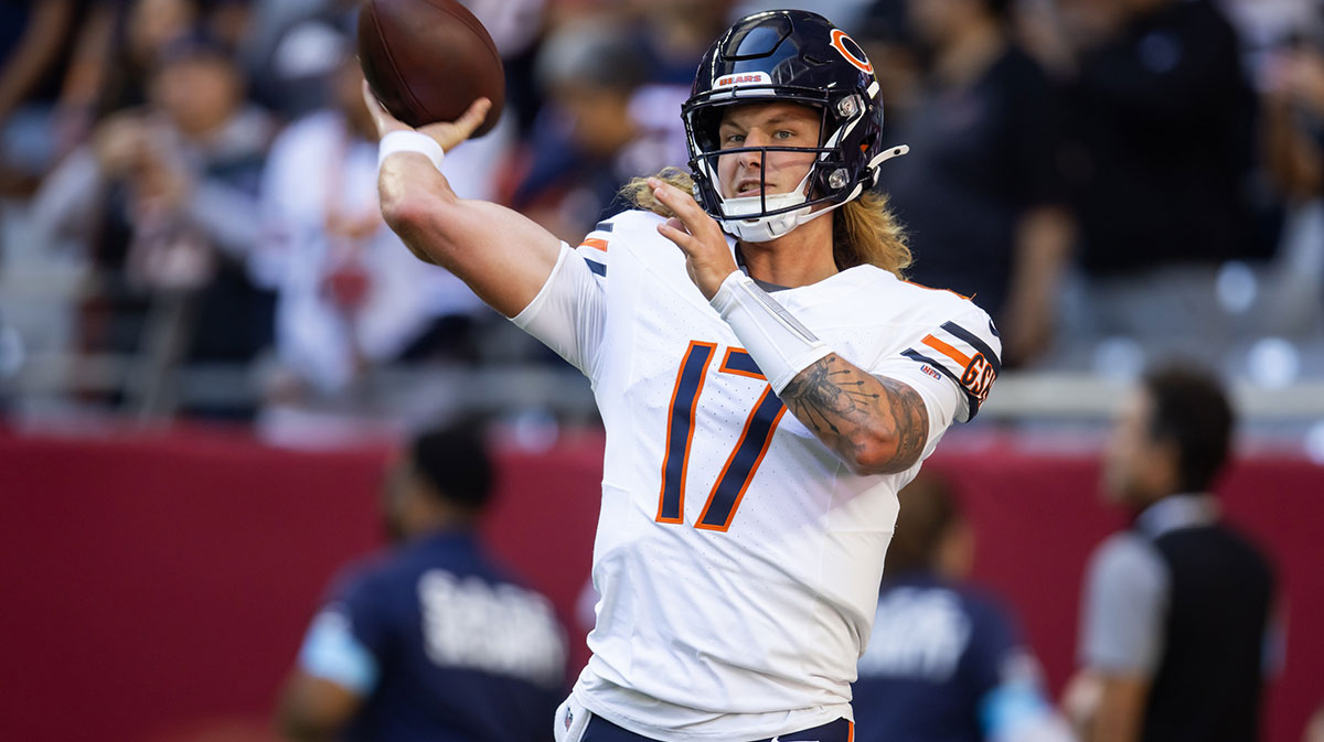 Chicago Bears quarterback Tyson Bagent (17) against the Arizona Cardinals at State Farm Stadium.