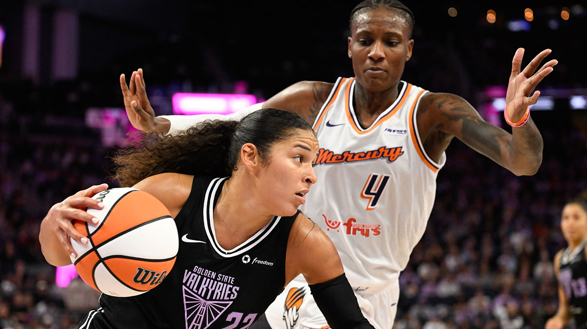 Golden State Valkyries guard Veronica Burton (22) drives to the basket against Phoenix Mercury center Natasha Mack (4) in the fourth quarter at Chase Center.