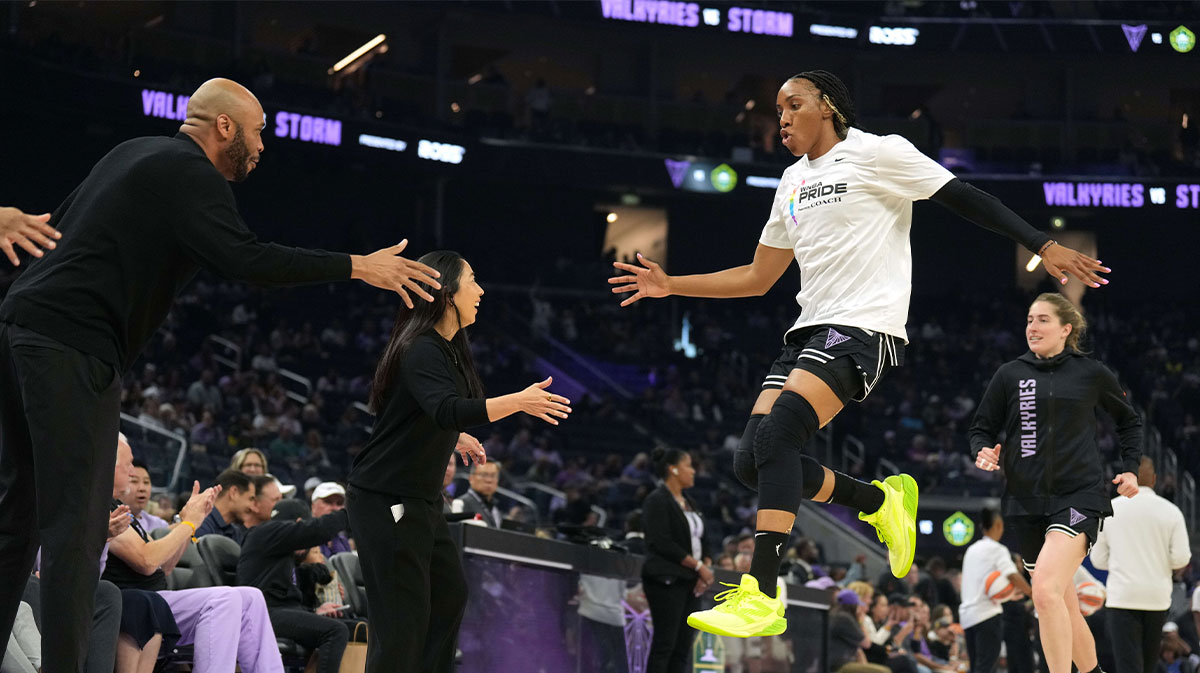 Golden State Valkyries forward Kayla Thornton (center right) slaps hands with head coach Natalie Nakase (center left) before the game against the Seattle Storm at Chase Center.