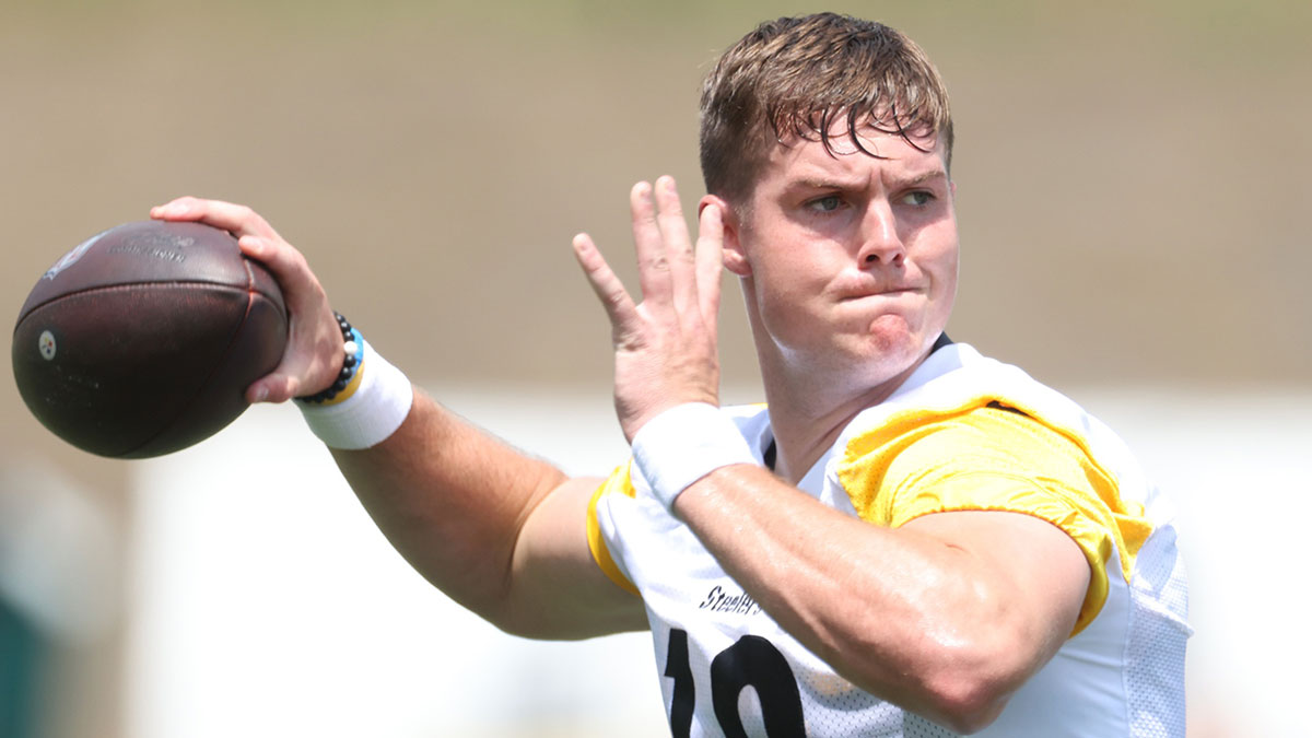 Pittsburgh Steelers quarterback Will Howard (18) participates in drills during training camp at Saint Vincent College.