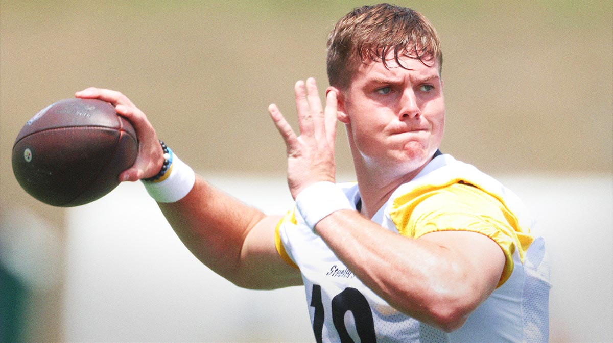 Pittsburgh Steelers quarterback Will Howard (18) participates in drills during training camp at Saint Vincent College.