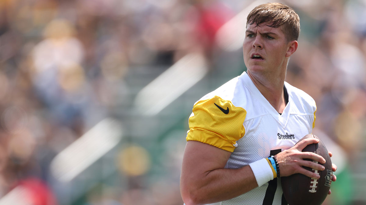 Pittsburgh Steelers quarterback Will Howard (18) participates in drills during training camp at Saint Vincent College.