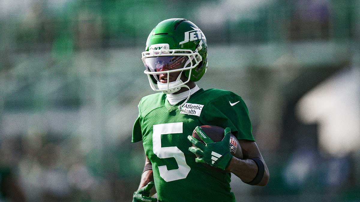 New York Jets wide receiver Garrett Wilson (5) participates in a drill during training camp at Atlantic Health Jets Training Center
