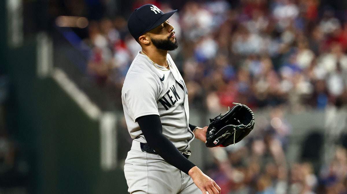Yankees fans erupt after new Devin Williams meltdown on Tuesday vs. Rangers