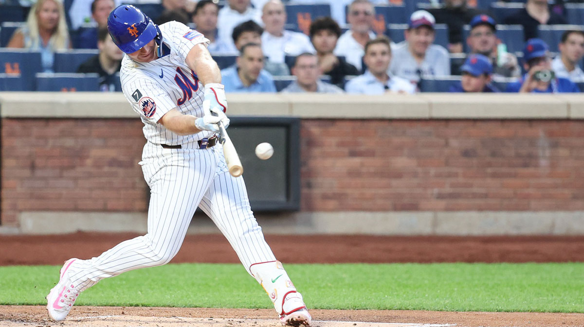 New York Mets first baseman Pete Alonso (20) hits a double in the second inning against the Atlanta Braves at Citi Field.