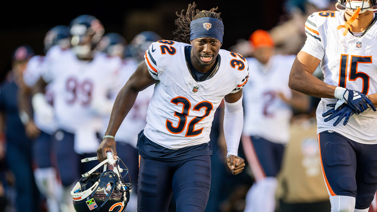 Chicago Bears cornerback Terell Smith (32) runs onto the field before the game against the San Francisco 49ers at Levi's Stadium.
