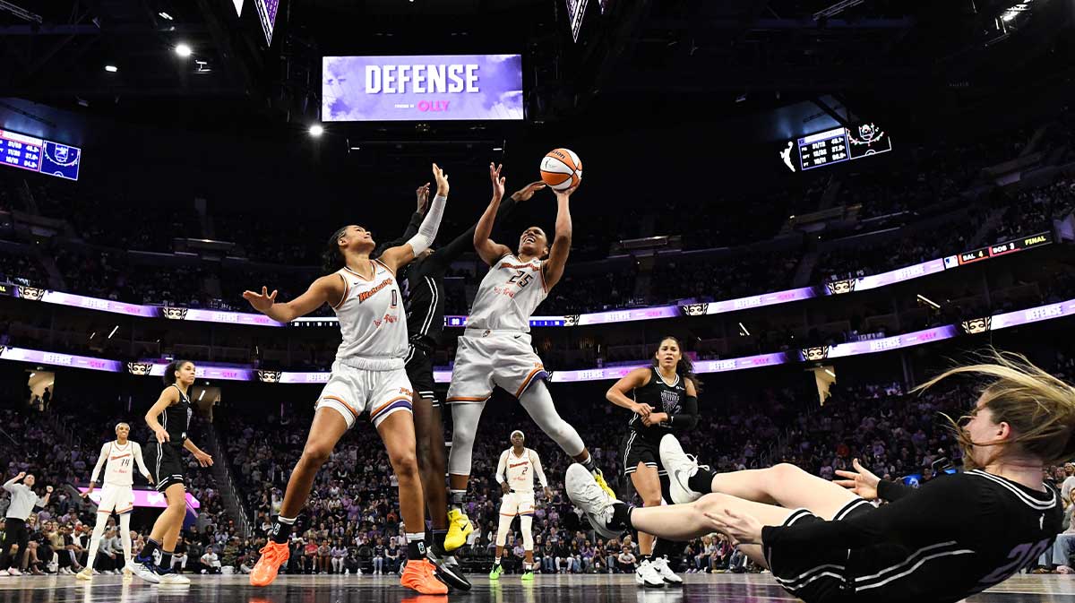 Phoenix Mercury forward Alyssa Thomas (25) attempts a basket against Golden State Valkyries forward Laeticia Amihere (3) in the fourth quarter at Chase Center. 