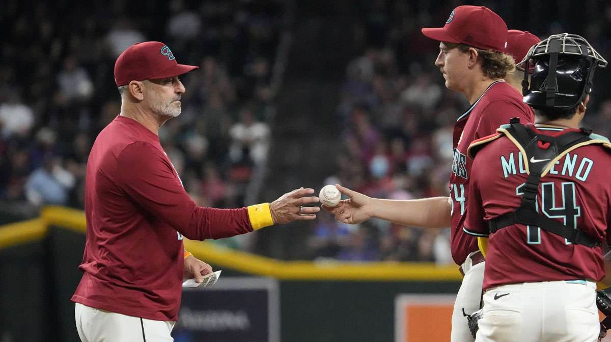Arizona Diamondbacks manager Torey Lovullo (17) takes out relief pitcher Taylor Rashi (54) during the ninth inning against the Boston Red Sox at Chase Field on Sept. 7, 2025.