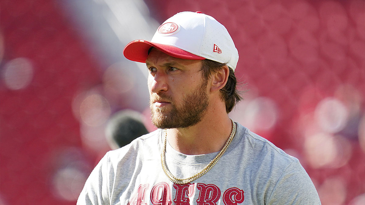 San Francisco 49ers fullback Kyle Juszczyk (44) warms up before the game against the Denver Broncos at Levi's Stadium.