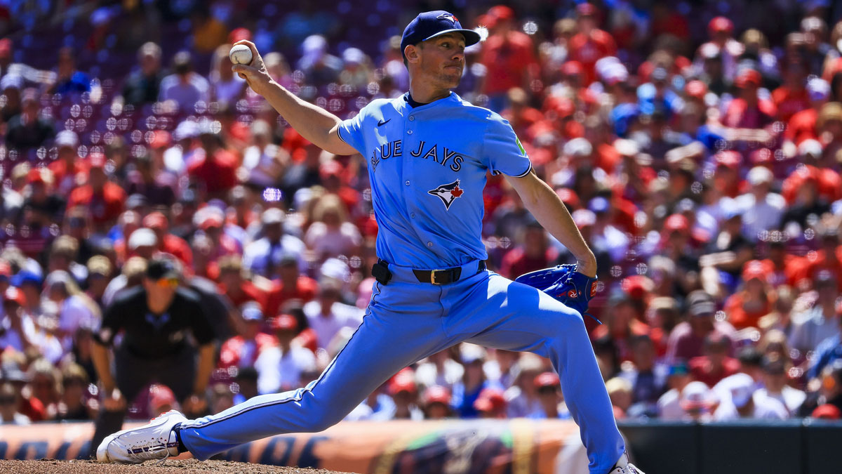 Toronto Blue Jays starting pitcher Chris Bassitt (40) pitches against the Cincinnati Reds in the fourth inning at Great American Ball Park.