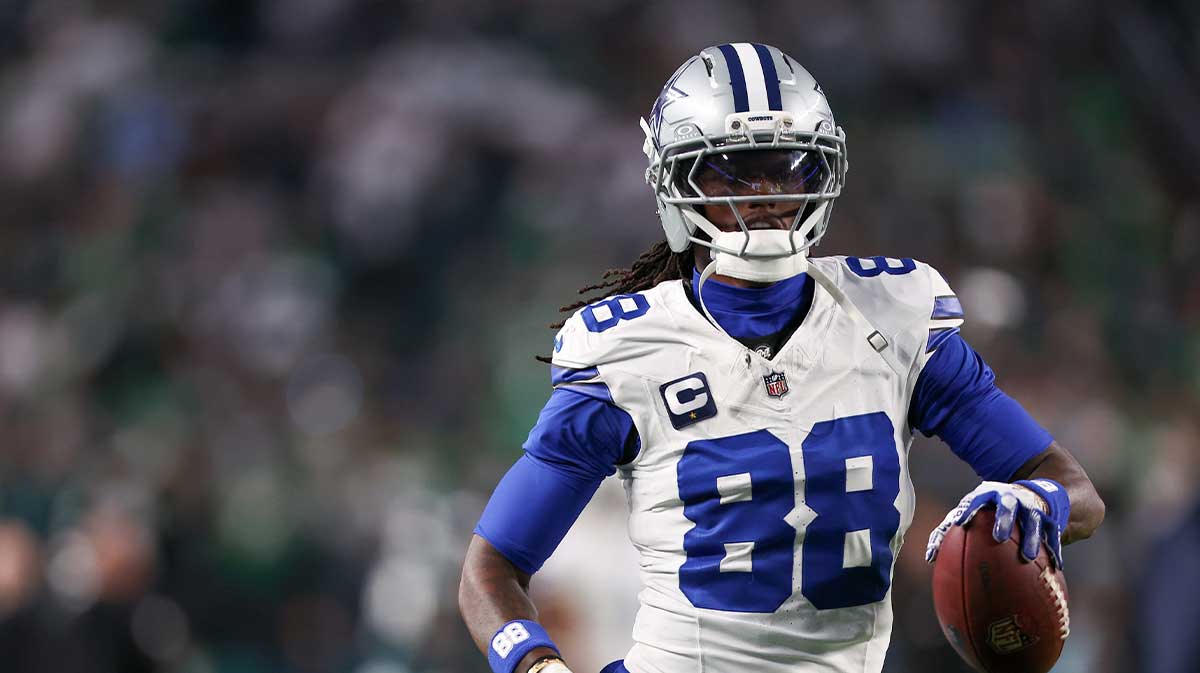 Dallas Cowboys wide receiver CeeDee Lamb (88) warms up prior to the game against the Philadelphia Eagles at Lincoln Financial Field.