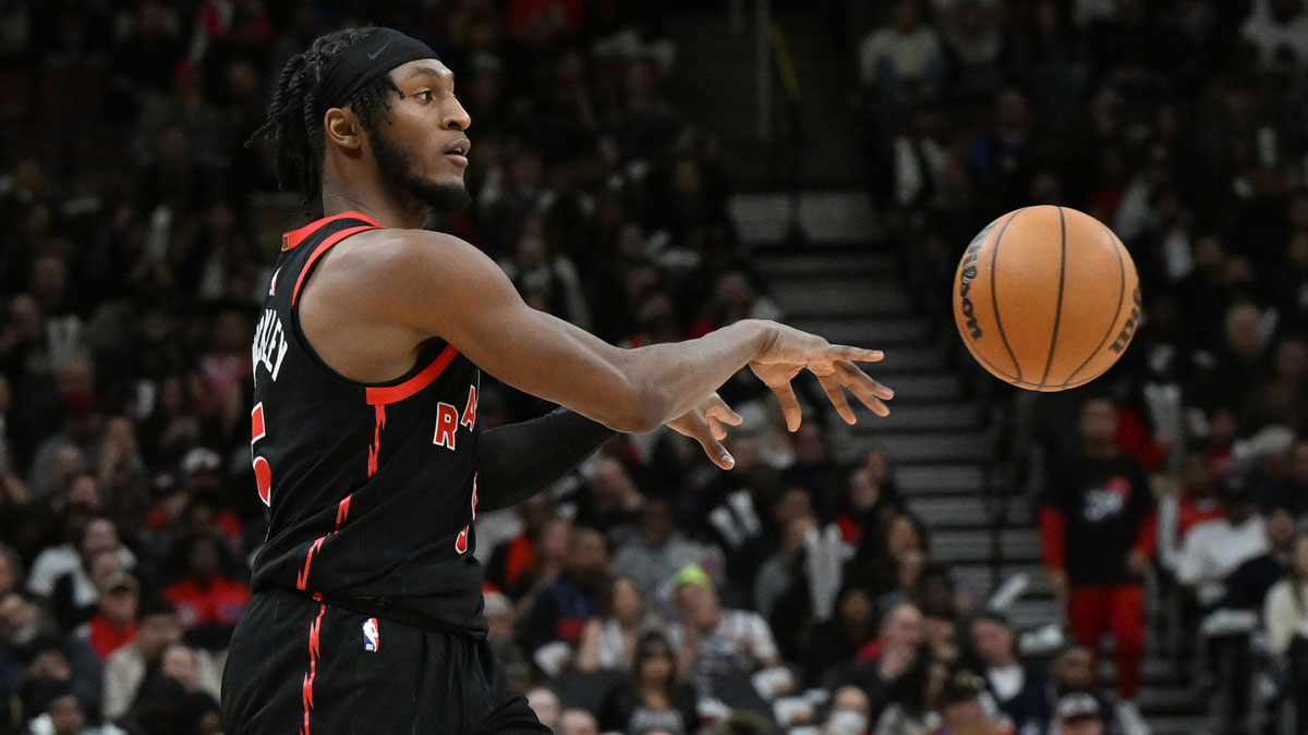 Toronto Raptors guard Immanuel Quickley (5) passes the ball against the Detroit Pistons in the second half at Scotiabank Arena. 