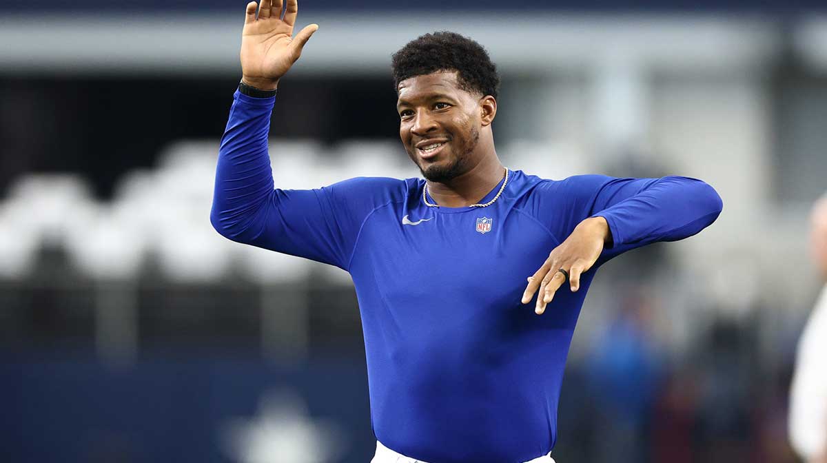 New York Giants quarterback Jameis Winston (19) warms up before the game against the Dallas Cowboys at AT&T Stadium.