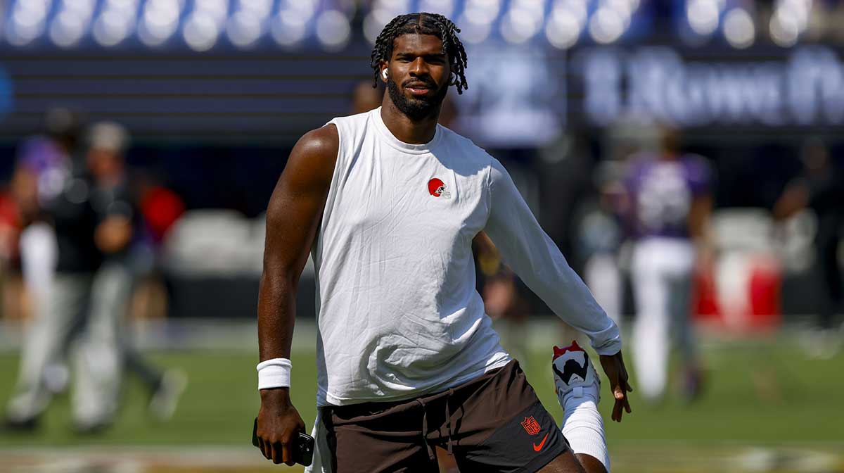 Cleveland Browns quarterback Shedeur Sanders (12) warms up before the game agaist the Baltimore Ravens at M&T Bank Stadium.