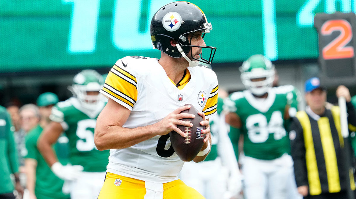 Pittsburgh Steelers quarterback Aaron Rodgers (8) looks for an open teammate