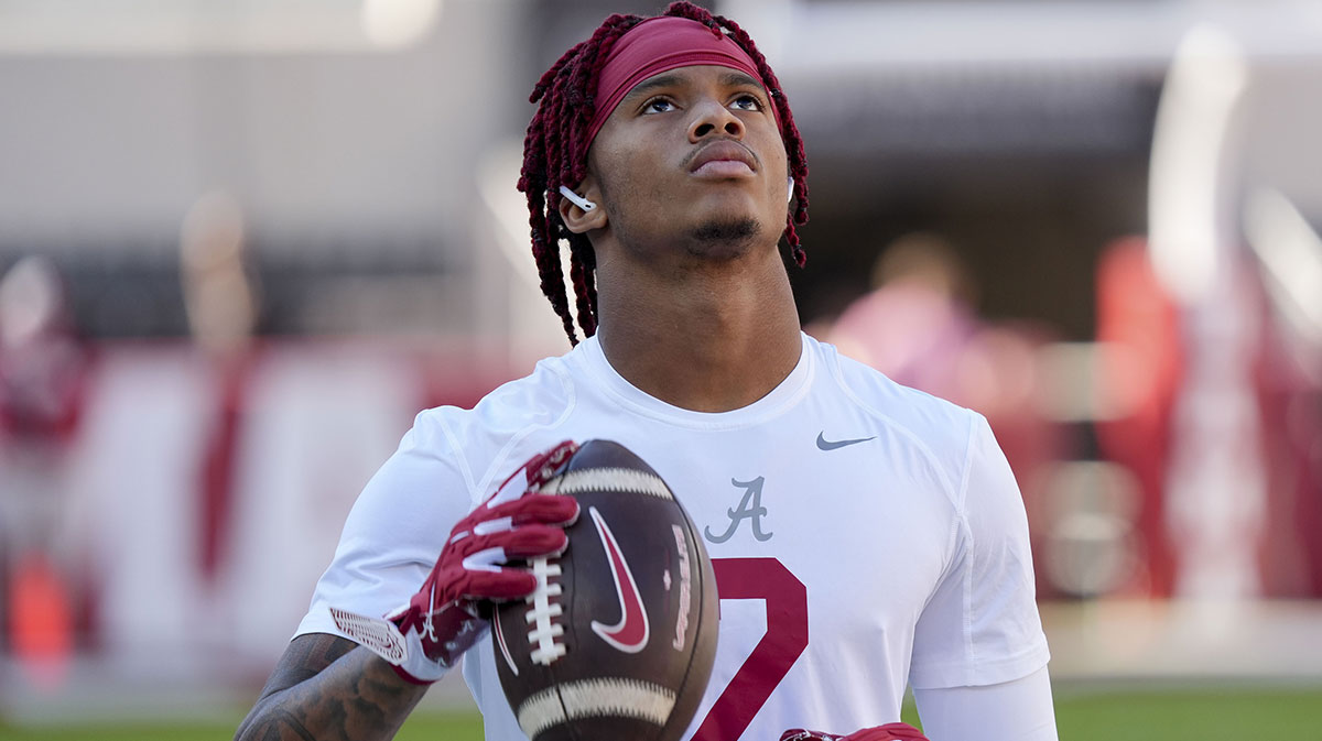 Alabama Crimson Tide wide receiver Ryan Williams (2) warms up before the game with South Carolina at Bryant-Denny Stadium.