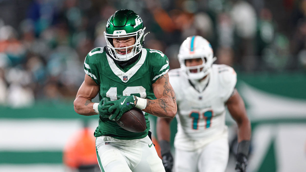 New York Jets wide receiver Allen Lazard (10) participates in a drill during training camp at Atlantic Health Jets Training Center