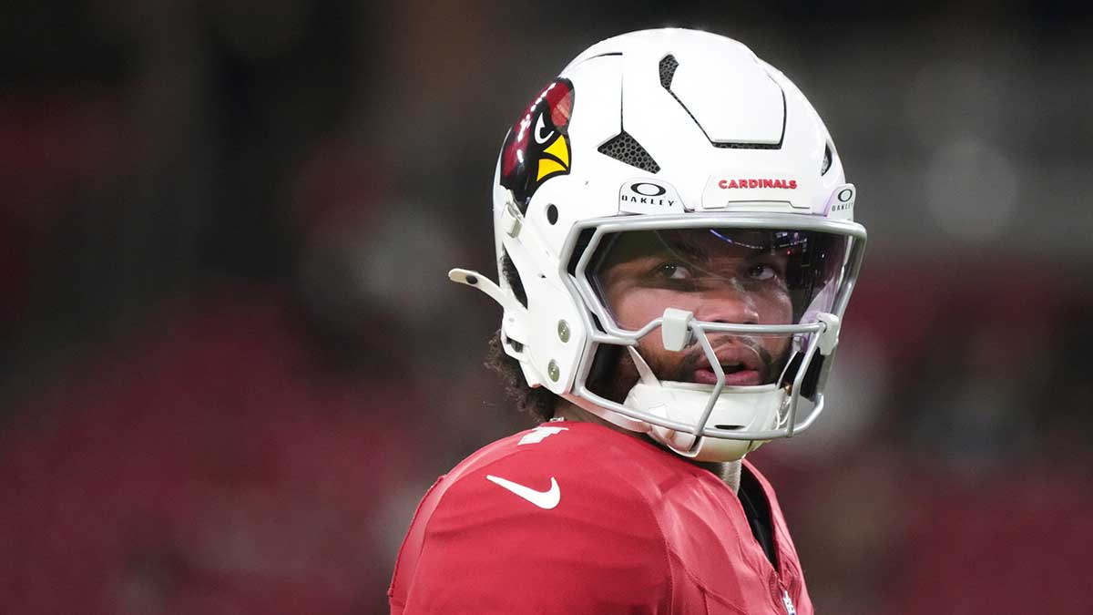 Arizona Cardinals quarterback Kyler Murray (1) warms up before their game against the Las Vegas Raiders at State Farm Stadium in Glendale, on Aug. 23, 2025.