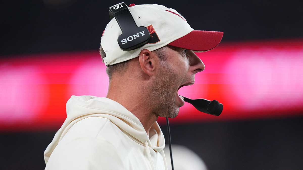 Arizona Cardinals head coach Jonathan Gannon yells out to his team as they play the Seattle Seahawks at State Farm Stadium in Glendale, on Sept. 25, 2025.