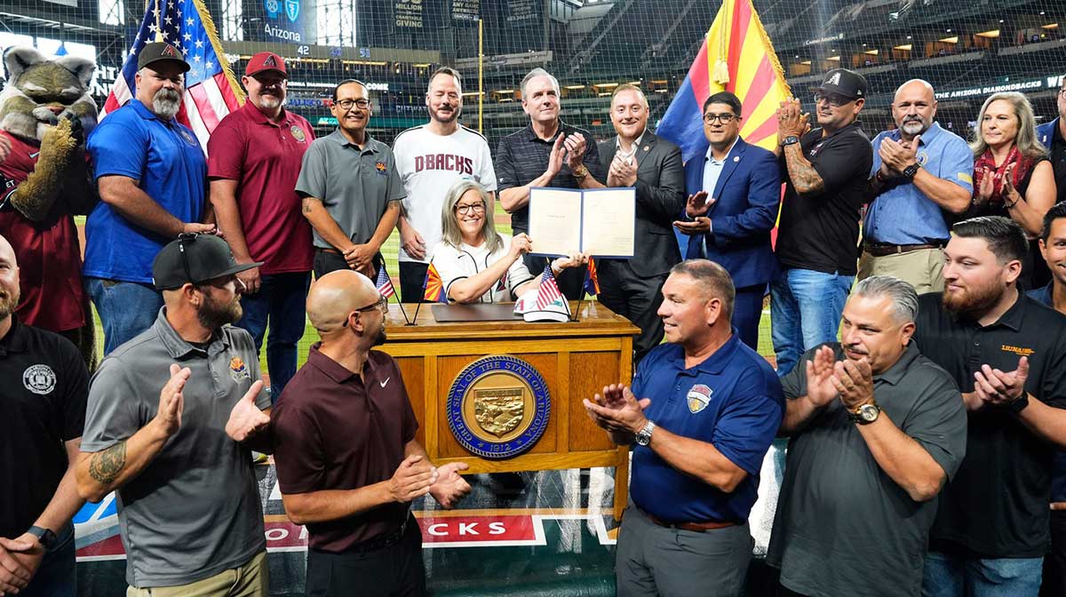 Arizona Gov. Katie Hobbs signs HB 2704, which will secure 30 more years of baseball at Chase Field, during a commemorative bill signing ceremony in Phoenix on Sep. 3, 2025. © Rob Schumacher/The Republic / USA TODAY NETWORK via Imagn Images
