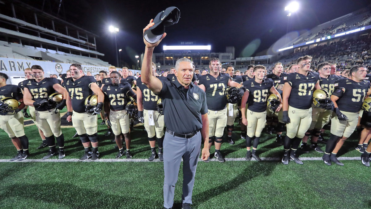 Video shows Army football sophomore safety rescuing man from burning car