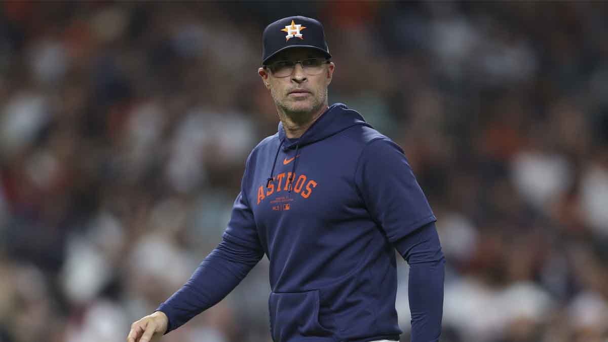 Houston Astros manager Joe Espada (19) walks to the dugout after a pitching change during the seventh inning against the Los Angeles Angels at Daikin Park.