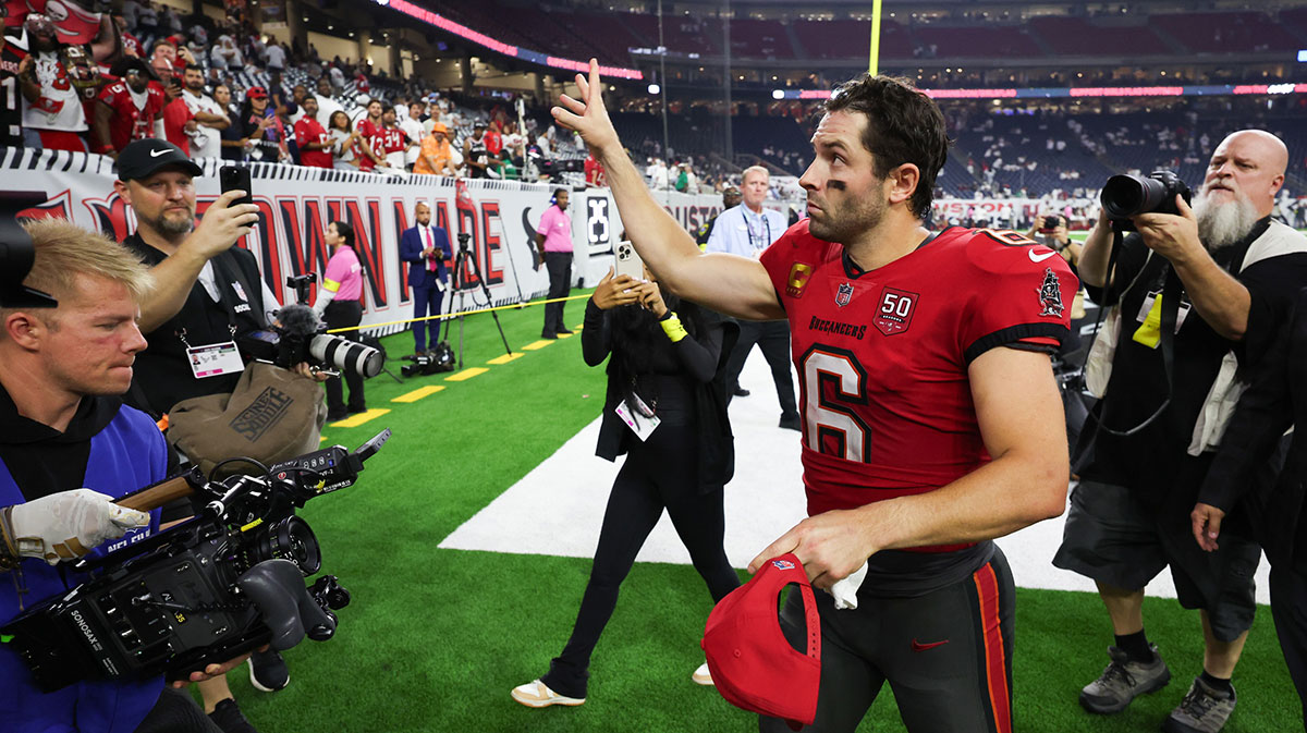 Tampa Bay Buccaneers quarterback Baker Mayfield (6) waves to fans after the game against the Houston Texans at NRG Stadium. Mandatory Credit: Thomas Shea-Imagn Images