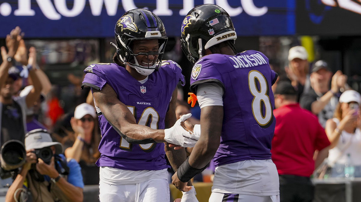 Baltimore Ravens wide receiver DeAndre Hopkins (10) makes a catch for a touchdown during the fourth quarter at M&T Bank Stadium.