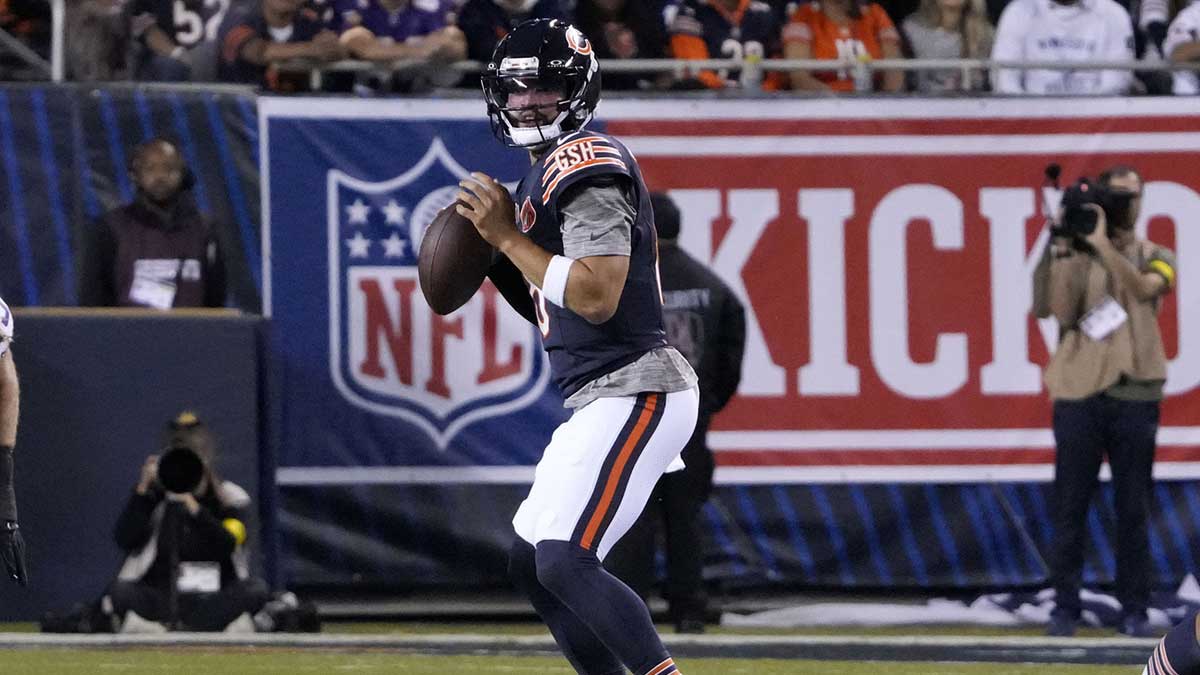 Chicago Bears quarterback Caleb Williams (18) drops back to pass against the Minnesota Vikings during the first half at Soldier Field.