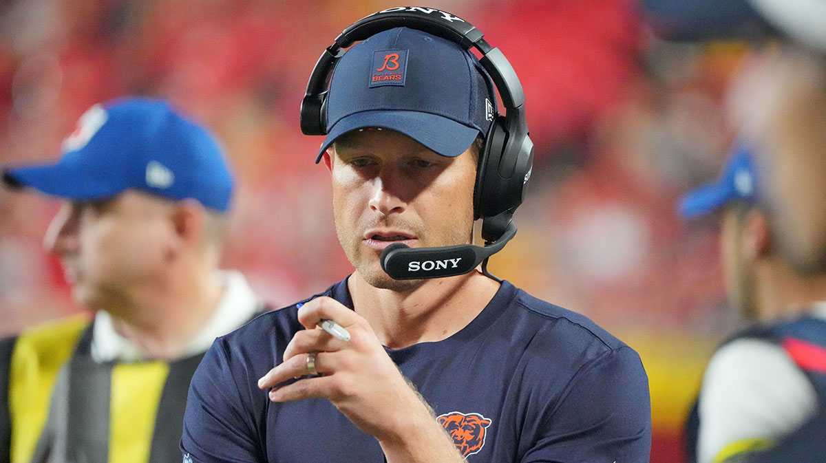Peyton Manning jokes about being the Bears' analytics guy after Ben Johnson’s costly error in the Vikings-Bears game.