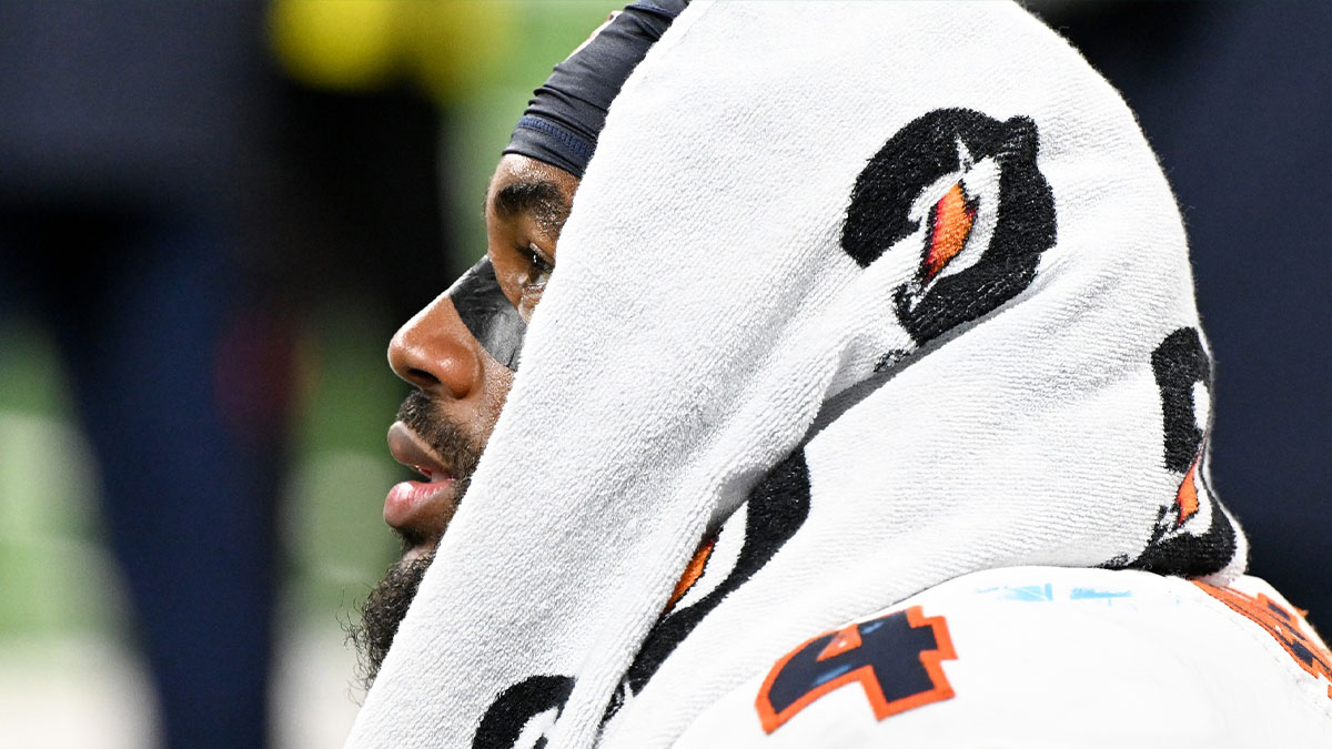 Bears running back D'Andre Swift (4) looks on during the second quarter of the game against the Detroit Lions at Ford Field with Cowboys logo in the background