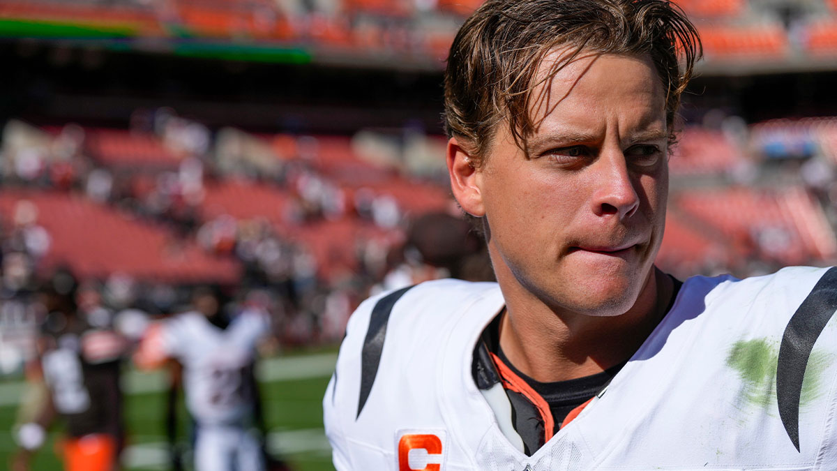 Cincinnati Bengals quarterback Joe Burrow (9) shakes hands after the fourth quarter of the NFL Week 1 game between the Cleveland Browns and the Cincinnati Bengals at Huntington Bank Field in Cleveland on Sunday, Sept. 7, 2025.
