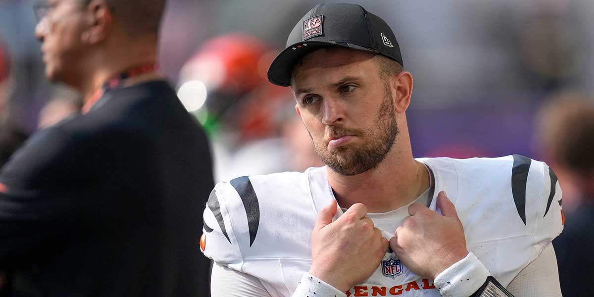 Cincinnati Bengals quarterback Jake Browning (6) walks the sideline in the fourth quarter of the NFL Week 3 game between the Minnesota Vikings and the Cincinnati Bengals at U.S. Bank Stadium in Minneapolis on Sunday, Sept. 21, 2025. The Vikings won, 48-10.