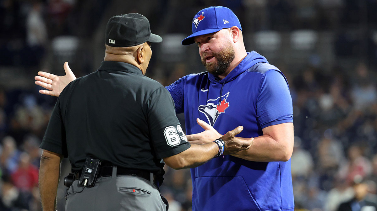 Blue Jays manager John Schneider (14) comes out of the dugout
