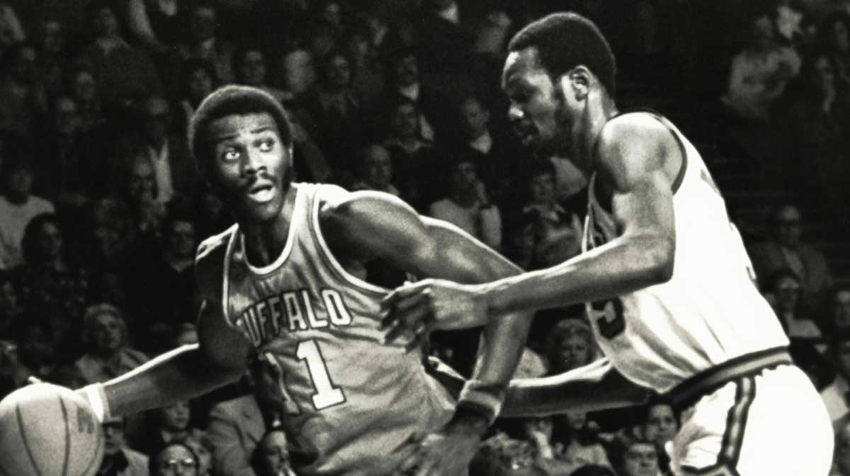 Buffalo Braves forward Bob McAdoo (11) drives with the ball. McAdoo was names Rookie of the Year for the 1972-73 season.