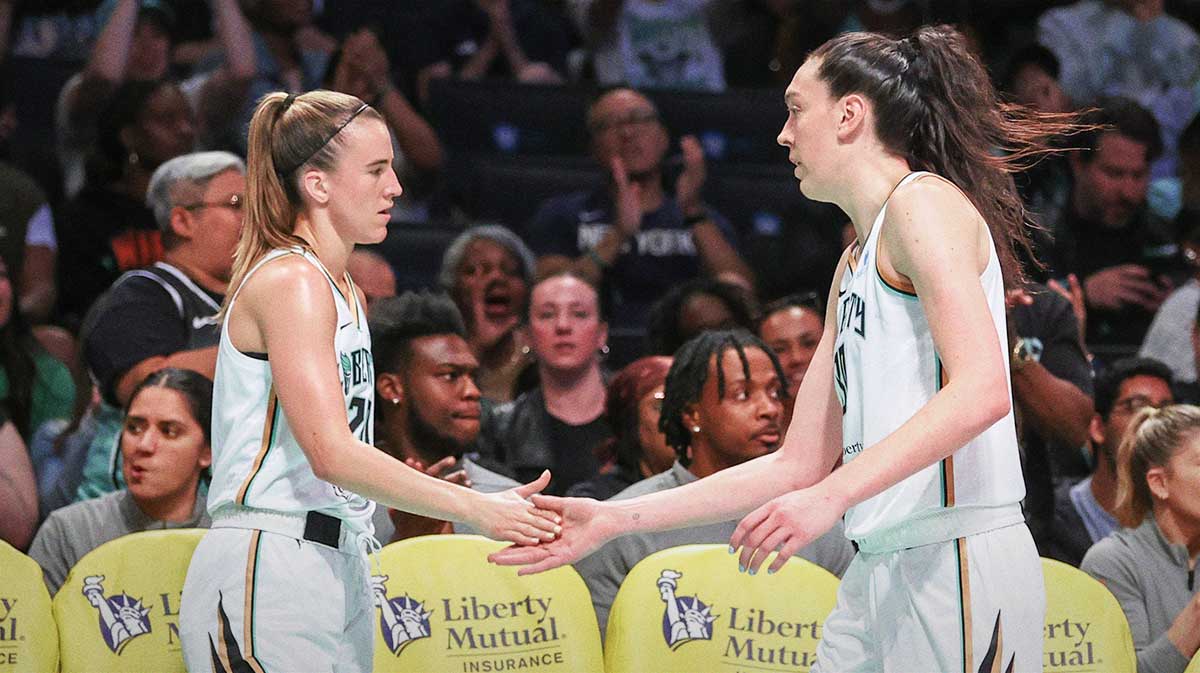 Sabrina Ionescu gives Breanna Stewart her flowers after dominant performance in playoff loss