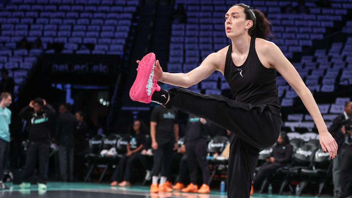 New York Liberty forward Breanna Stewart (30) warms up prior to game two of round one for the 2025 WNBA Playoffs at Barclays Center.