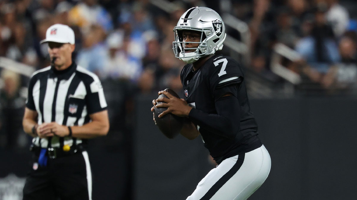 Las Vegas Raiders quarterback Geno Smith (7) drops back to pass during the first quarter against the Los Angeles Chargers at Allegiant Stadium.