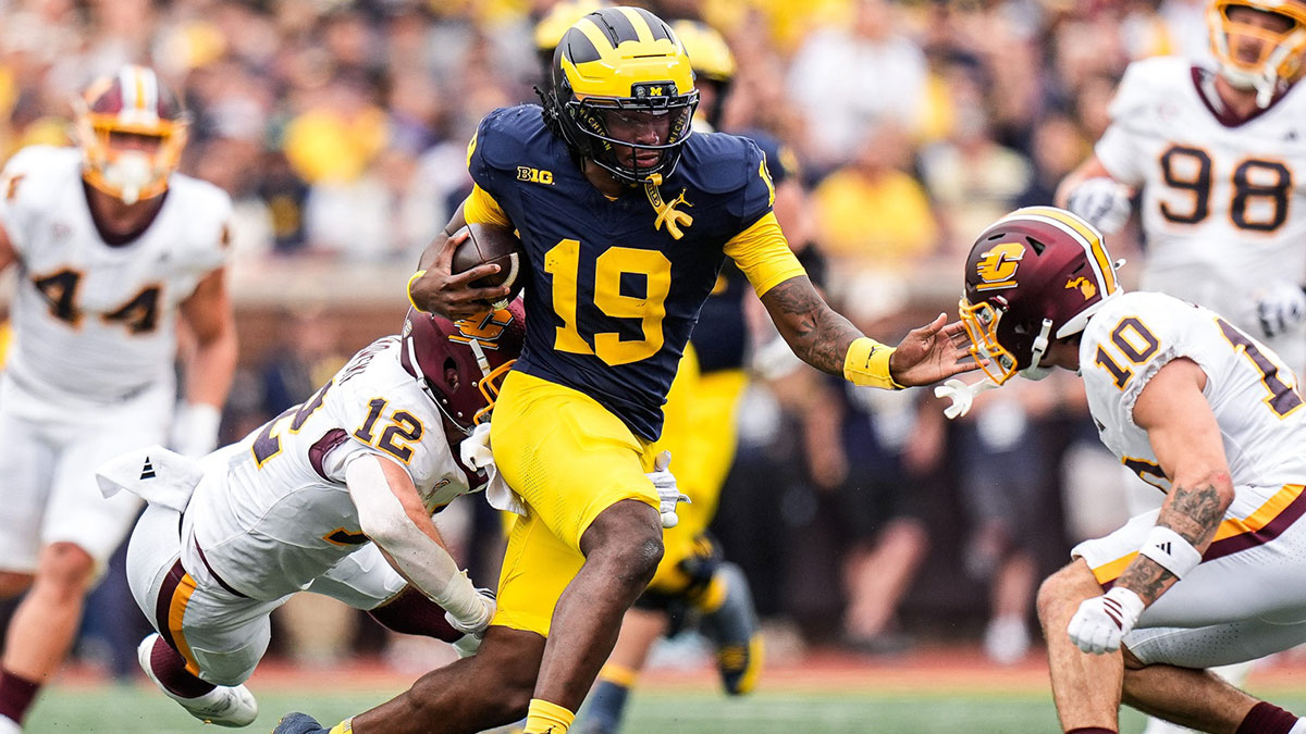 Michigan quarterback Bryce Underwood (19) runs against Central Michigan defensive back Elijah Gordon (10) and linebacker Jordan Kwiatkowski (12)during the first half at Michigan Stadium