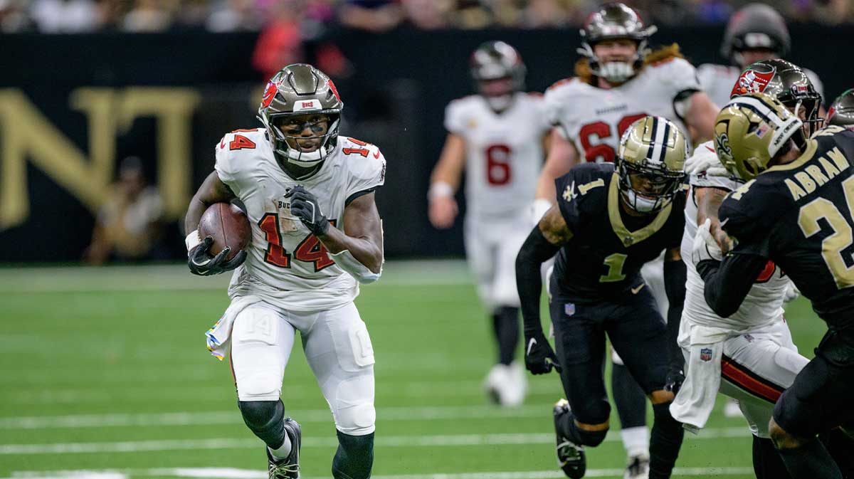 Tampa Bay Buccaneers wide receiver Chris Godwin (14) cruises for a touchdown during the third quarter against the New Orleans Saints at Caesars Superdome.