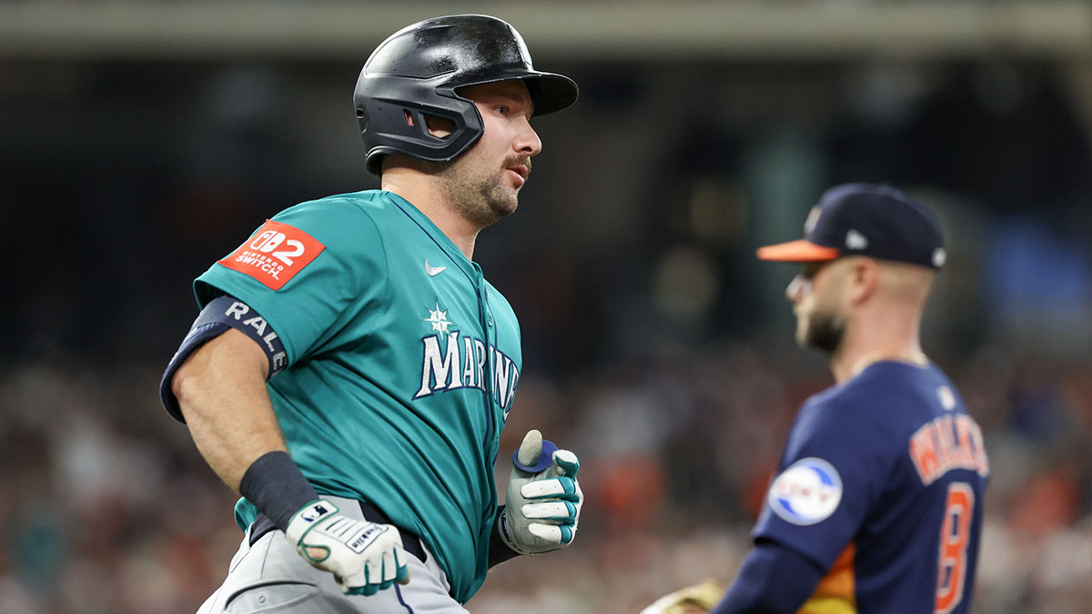 Seattle Mariners catcher Cal Raleigh (29) rounds the bases after hitting a two-run home run against the Houston Astros in the second inning at Daikin Park.
