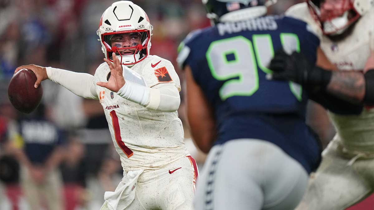 Arizona Cardinals quarterback Kyler Murray (1) throws the ball against the Seattle Seahawks at State Farm Stadium in Glendale, on Sept. 25, 2025.